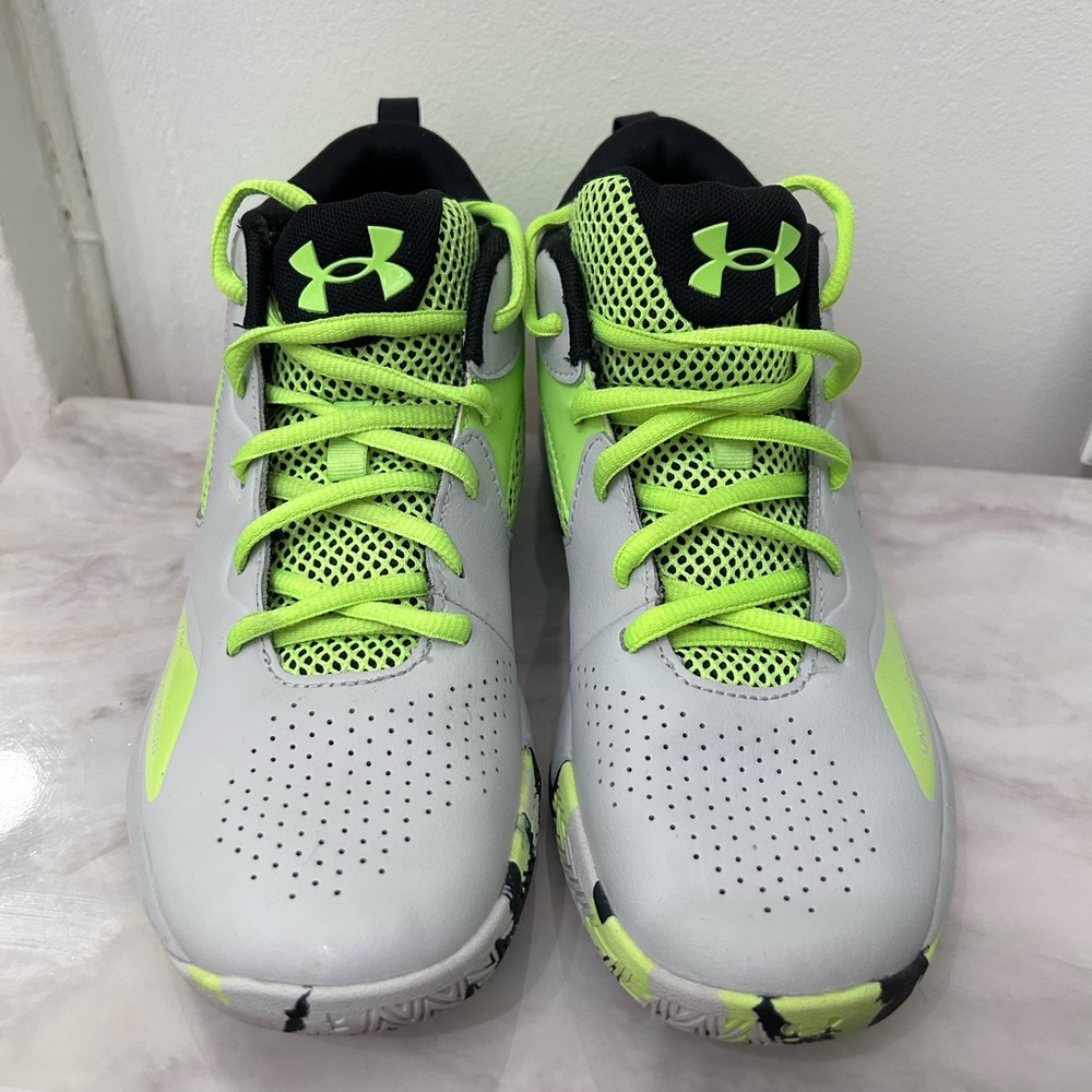 Women/girl Under Armour sneakers.